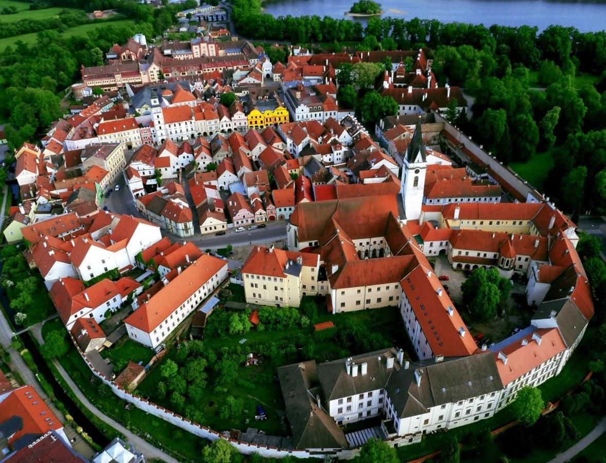 Apartman Olesnik Appartement Buitenkant foto