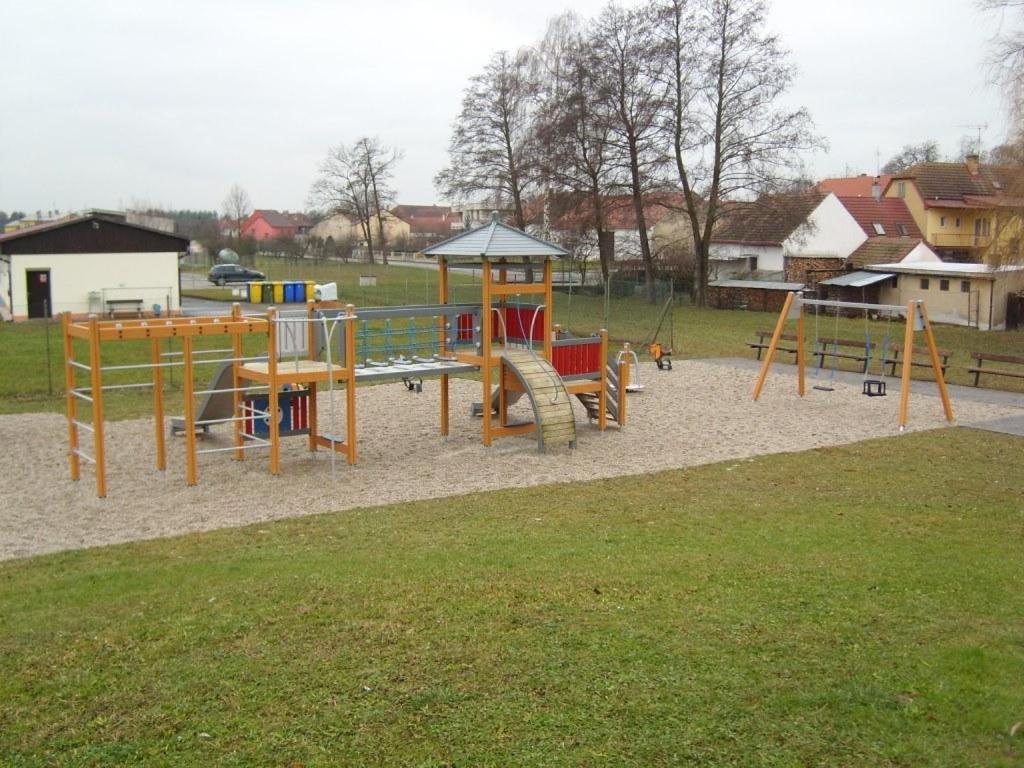 Apartman Olesnik Appartement Buitenkant foto