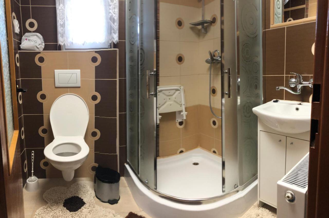 Apartman Olesnik Appartement Buitenkant foto